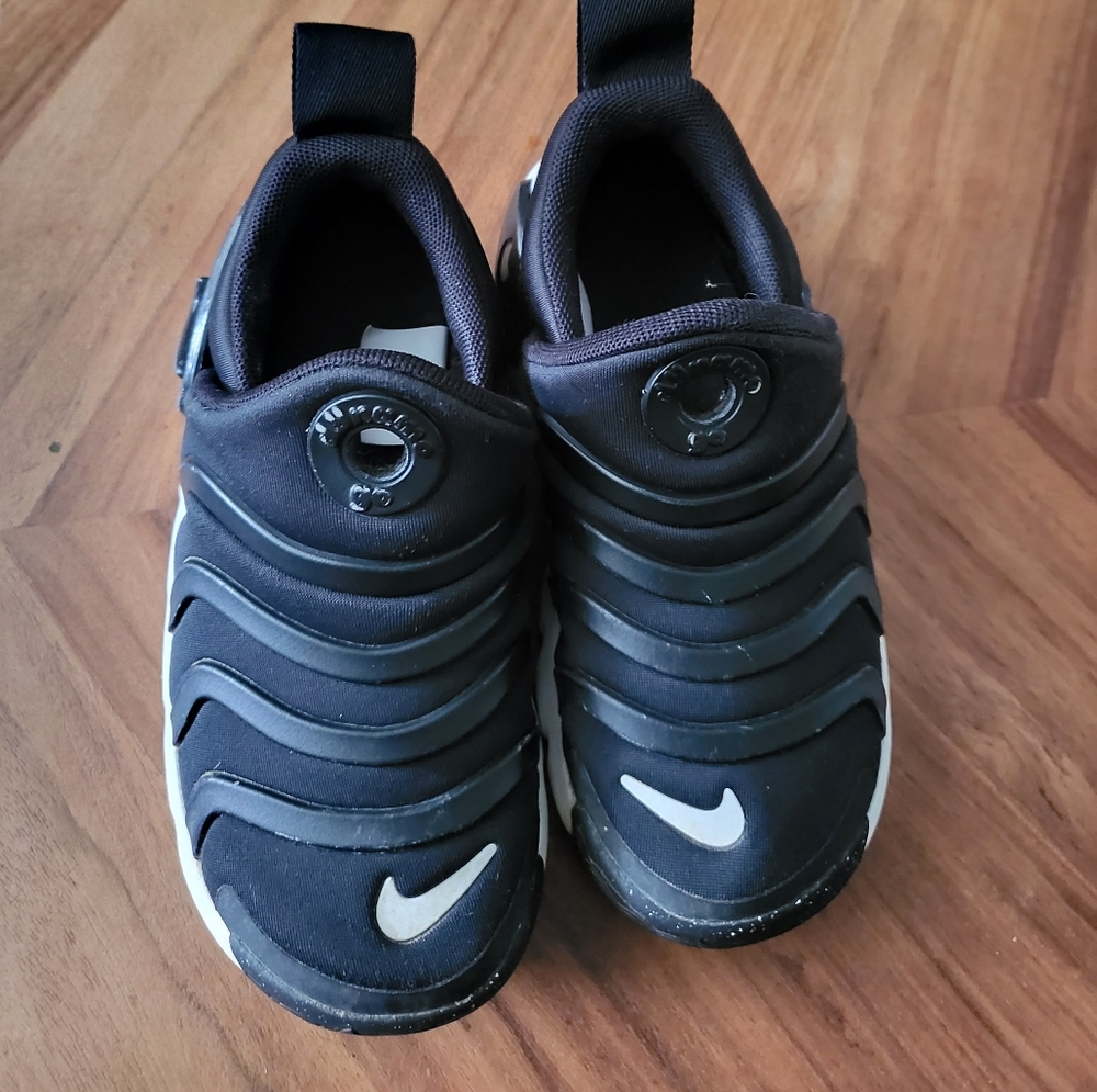 Nike Dynamo Go kids shoes